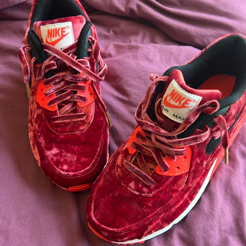 💥Nike women’s airmax 90 VELVET 💥